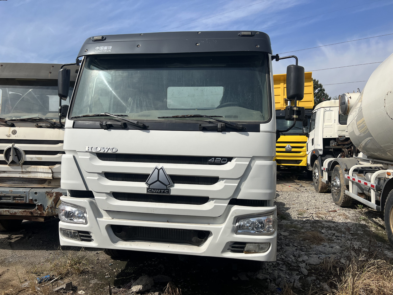 SINOTRUK Trailer head - Tractor truck: picture 2 SINOTRUK Trailer head - Tractor truck: picture 2
