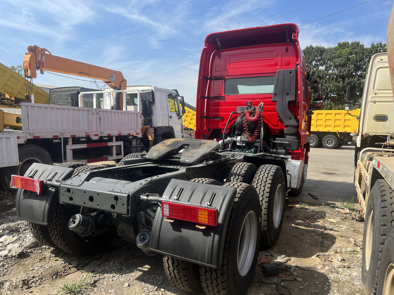SINOTRUK Trailer head - Tractor truck: picture 5 SINOTRUK Trailer head - Tractor truck: picture 5