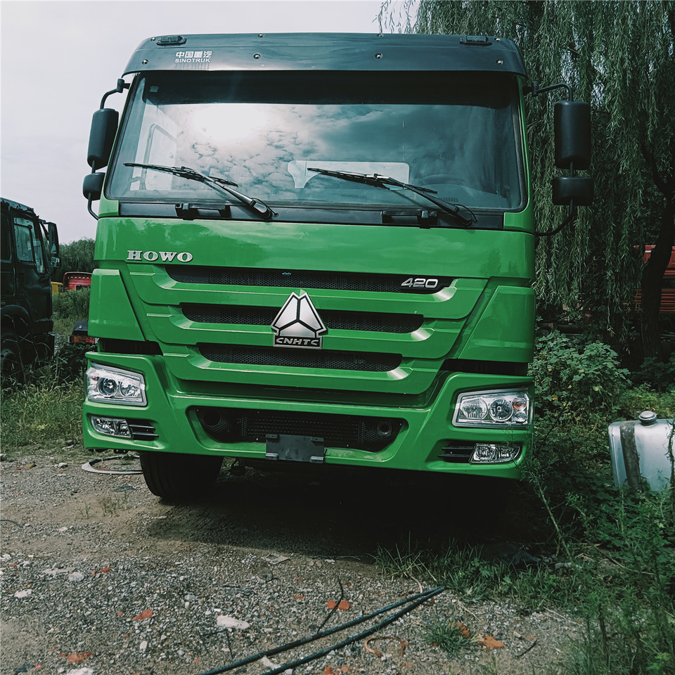 SINOTRUK Trailer head - Tractor truck: picture 3 SINOTRUK Trailer head - Tractor truck: picture 3