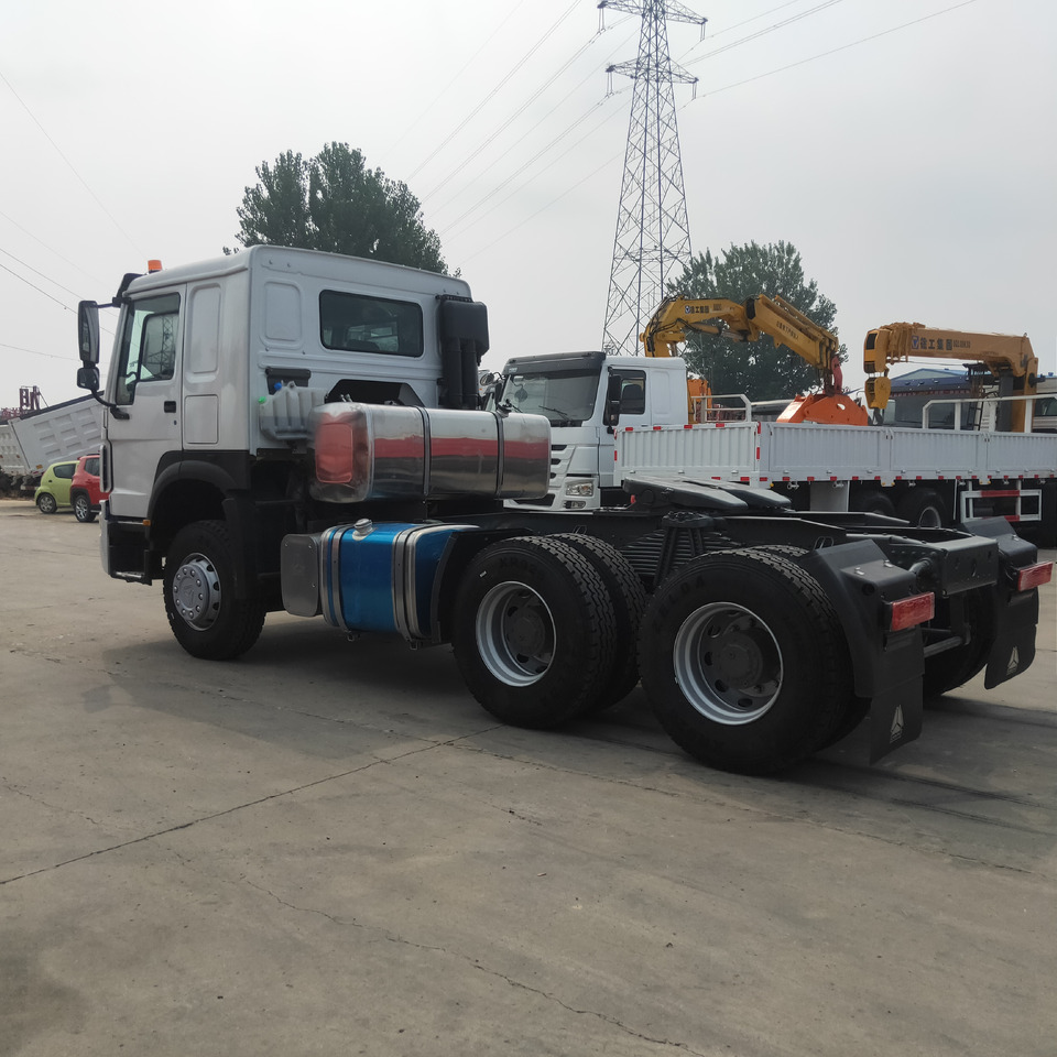 SINOTRUK Trailer head - Tractor truck: picture 1 SINOTRUK Trailer head - Tractor truck: picture 1