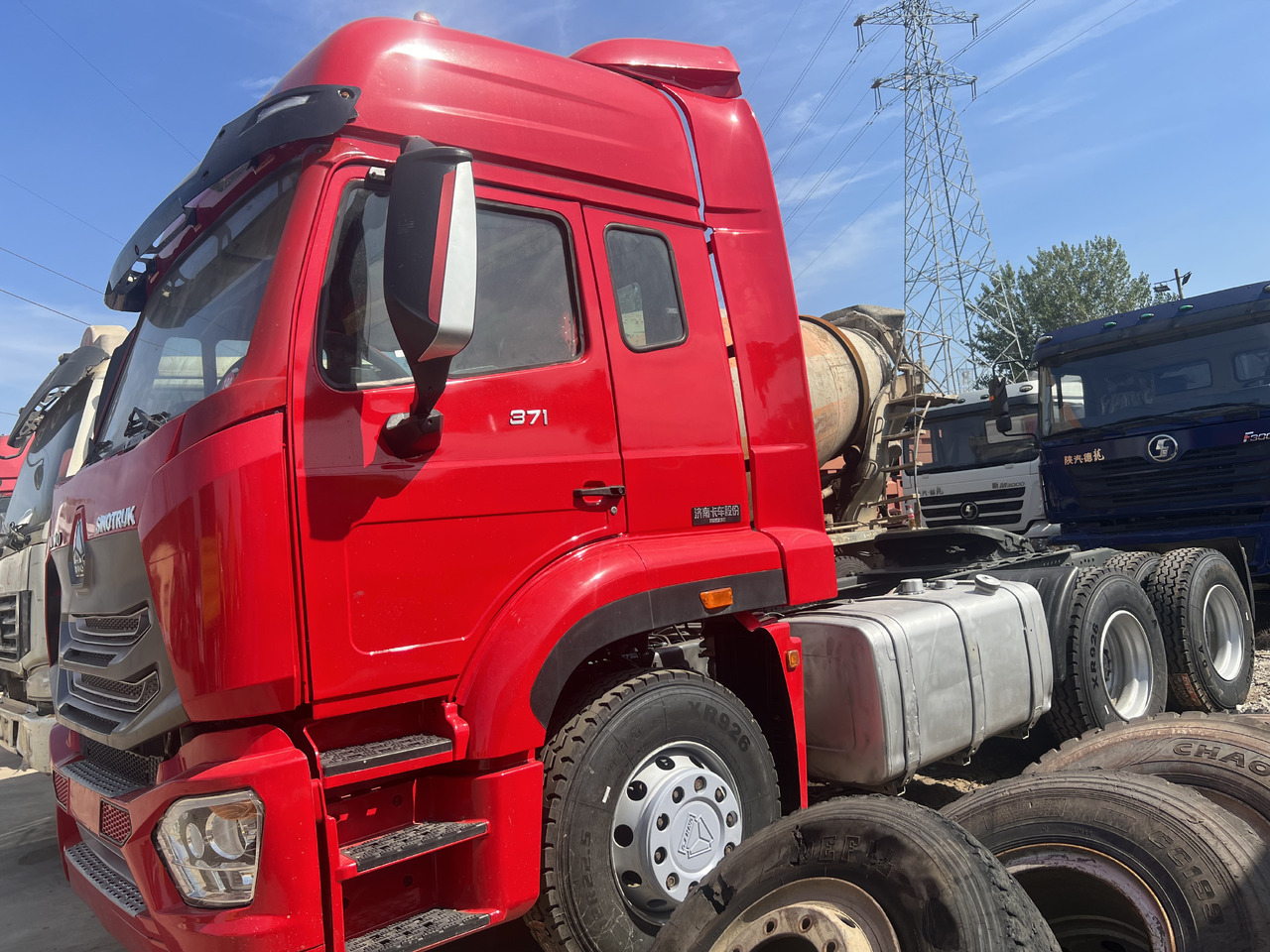 SINOTRUK Trailer head - Tractor truck: picture 1 SINOTRUK Trailer head - Tractor truck: picture 1