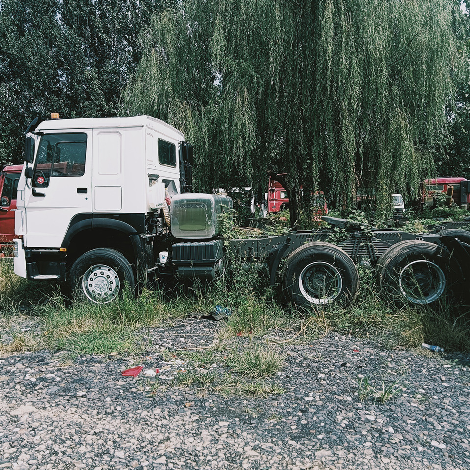 SINOTRUK Trailer head - Tractor truck: picture 3 SINOTRUK Trailer head - Tractor truck: picture 3