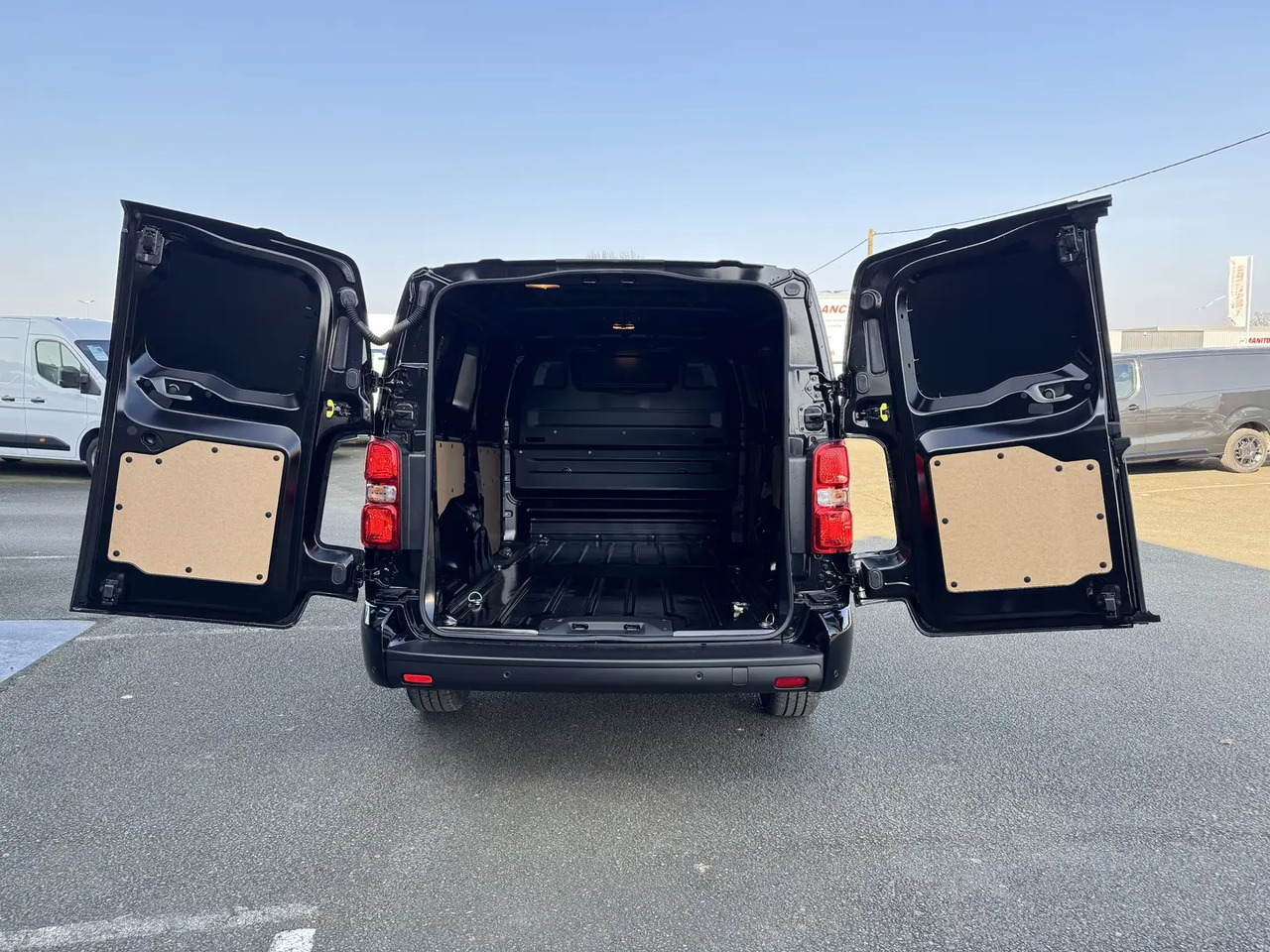 Citroen Jumpy XL 2.0 BLUEHDI 180CH S&S PACK PREMIUM CONNECT EAT8 - Panel van: picture 2 Citroen Jumpy XL 2.0 BLUEHDI 180CH S&S PACK PREMIUM CONNECT EAT8 - Panel van: picture 2