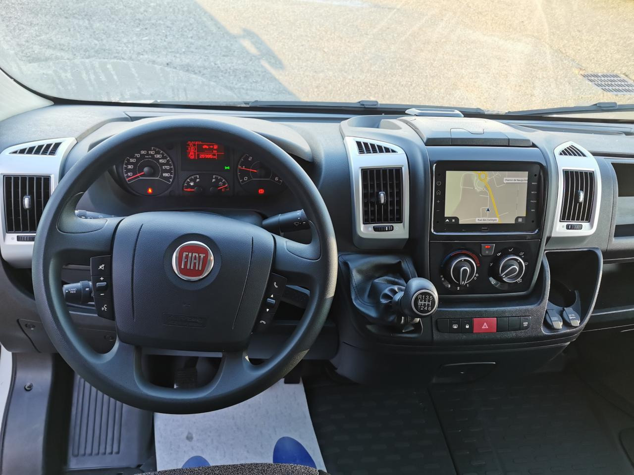 FIAT Ducato Maxi HD 3.5 L 2.2 Multijet 3 - 140 III TRANSPORTS SPECIFIQUES Grand Volume 20m3 + hayon 750 - Closed box van: picture 4 FIAT Ducato Maxi HD 3.5 L 2.2 Multijet 3 - 140 III TRANSPORTS SPECIFIQUES Grand Volume 20m3 + hayon 750 - Closed box van: picture 4