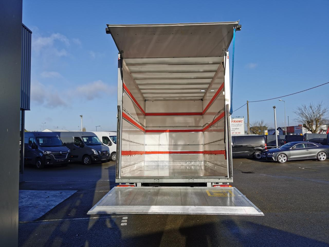 FIAT Ducato Maxi HD 3.5 L 2.2 Multijet 3 - 140 III TRANSPORTS SPECIFIQUES Grand Volume 20m3 + hayon 750 - Closed box van: picture 3 FIAT Ducato Maxi HD 3.5 L 2.2 Multijet 3 - 140 III TRANSPORTS SPECIFIQUES Grand Volume 20m3 + hayon 750 - Closed box van: picture 3