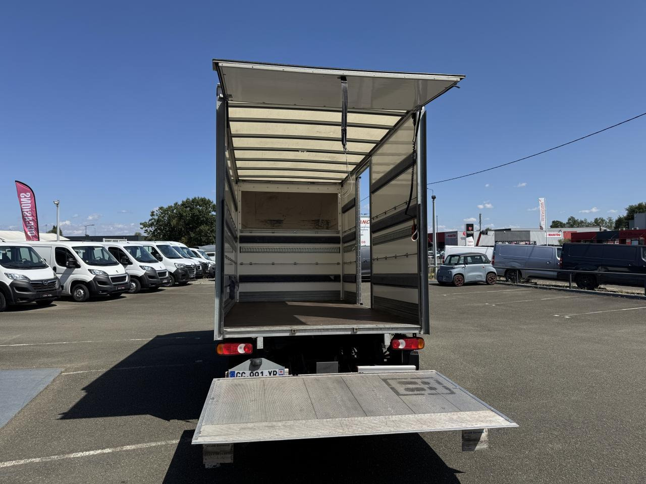 Fiat Ducato 3.5 L H3-POWER 140CH MAXI CAISSE 20M³ + HAYON 750KG + AUVENT PACK PRO - Closed box van: picture 3 Fiat Ducato 3.5 L H3-POWER 140CH MAXI CAISSE 20M³ + HAYON 750KG + AUVENT PACK PRO - Closed box van: picture 3