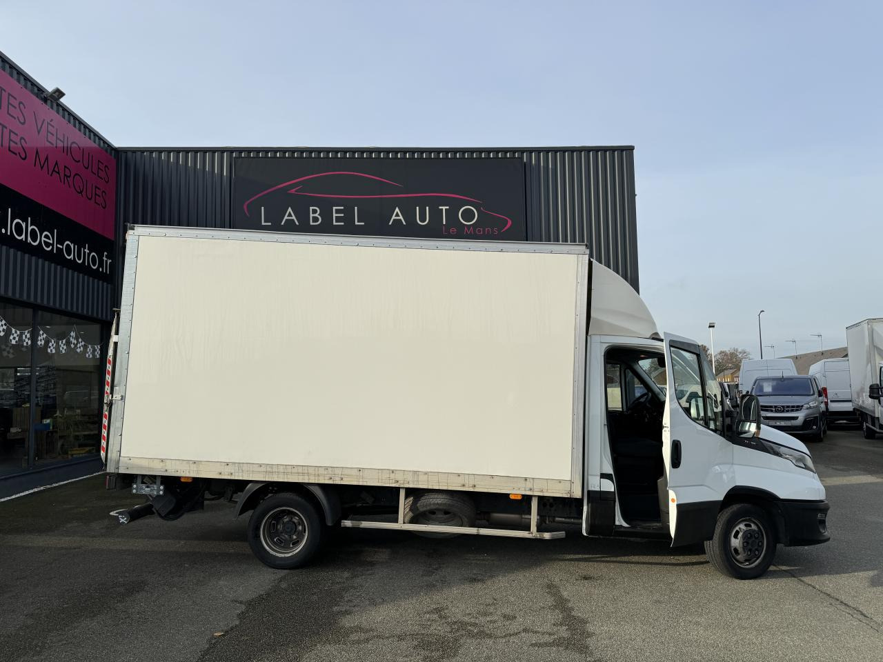 IVECO Daily 35 C 16H3.0 - BV Hi-Matic (Quad-Tor) CHASSIS CABINE 2014 35C/35S Chassis cabine 35 C Epmt.4.1 - Closed box van: picture 1 IVECO Daily 35 C 16H3.0 - BV Hi-Matic (Quad-Tor) CHASSIS CABINE 2014 35C/35S Chassis cabine 35 C Epmt.4.1 - Closed box van: picture 1