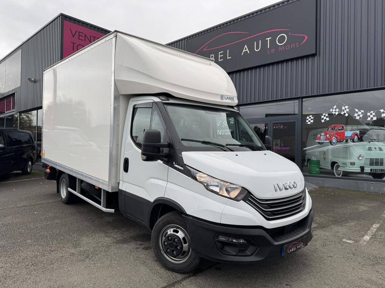 IVECO Daily 35 C 16H3.0 - BV Hi-Matic (Quad-Tor) CHASSIS CABINE CAISSE 20M3 - Closed box van: picture 2 IVECO Daily 35 C 16H3.0 - BV Hi-Matic (Quad-Tor) CHASSIS CABINE CAISSE 20M3 - Closed box van: picture 2