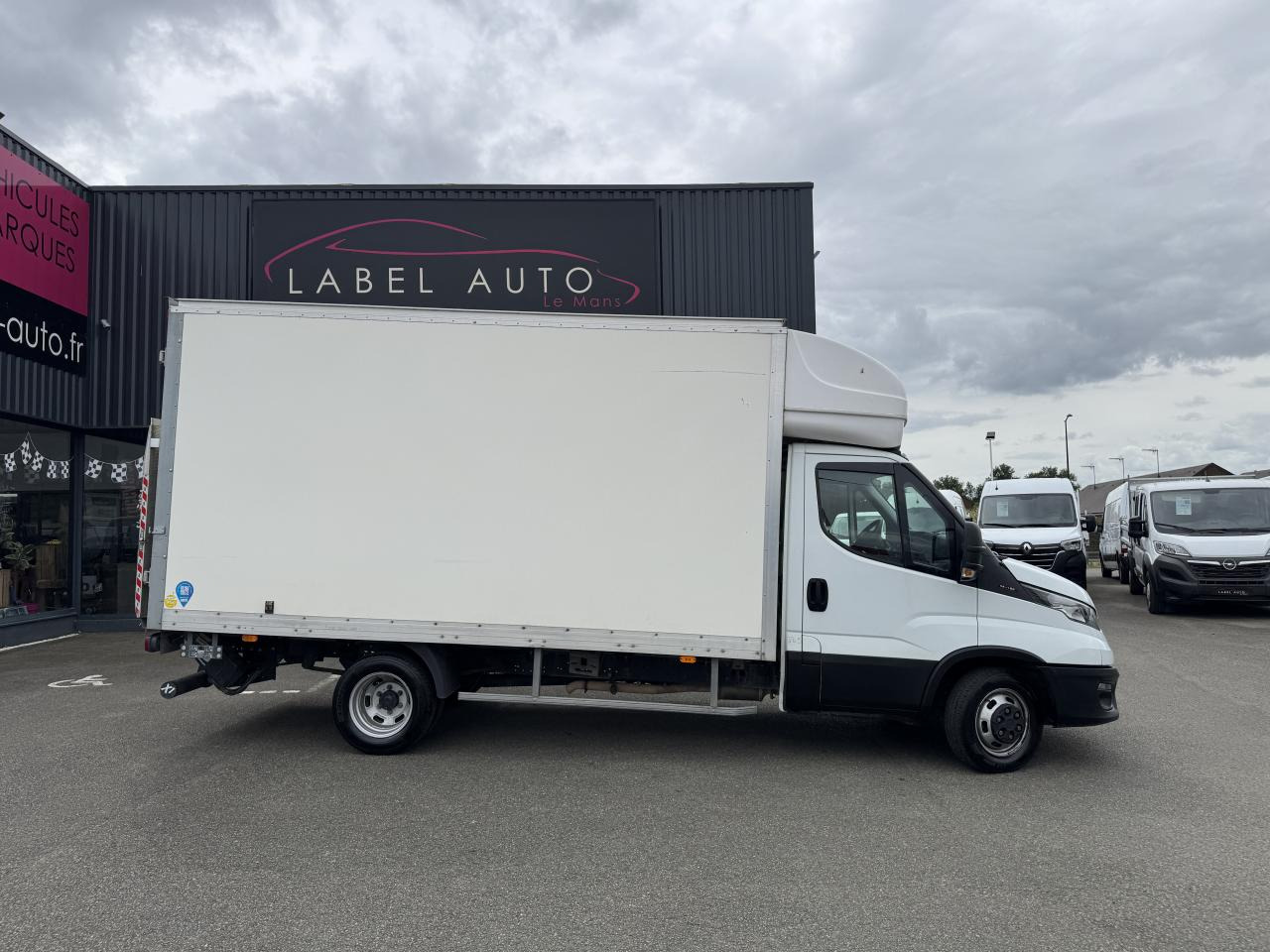 IVECO Daily 35C16 CAISSE HAYON 20M3 RJ 3.0L 160CH - Closed box van: picture 1 IVECO Daily 35C16 CAISSE HAYON 20M3 RJ 3.0L 160CH - Closed box van: picture 1