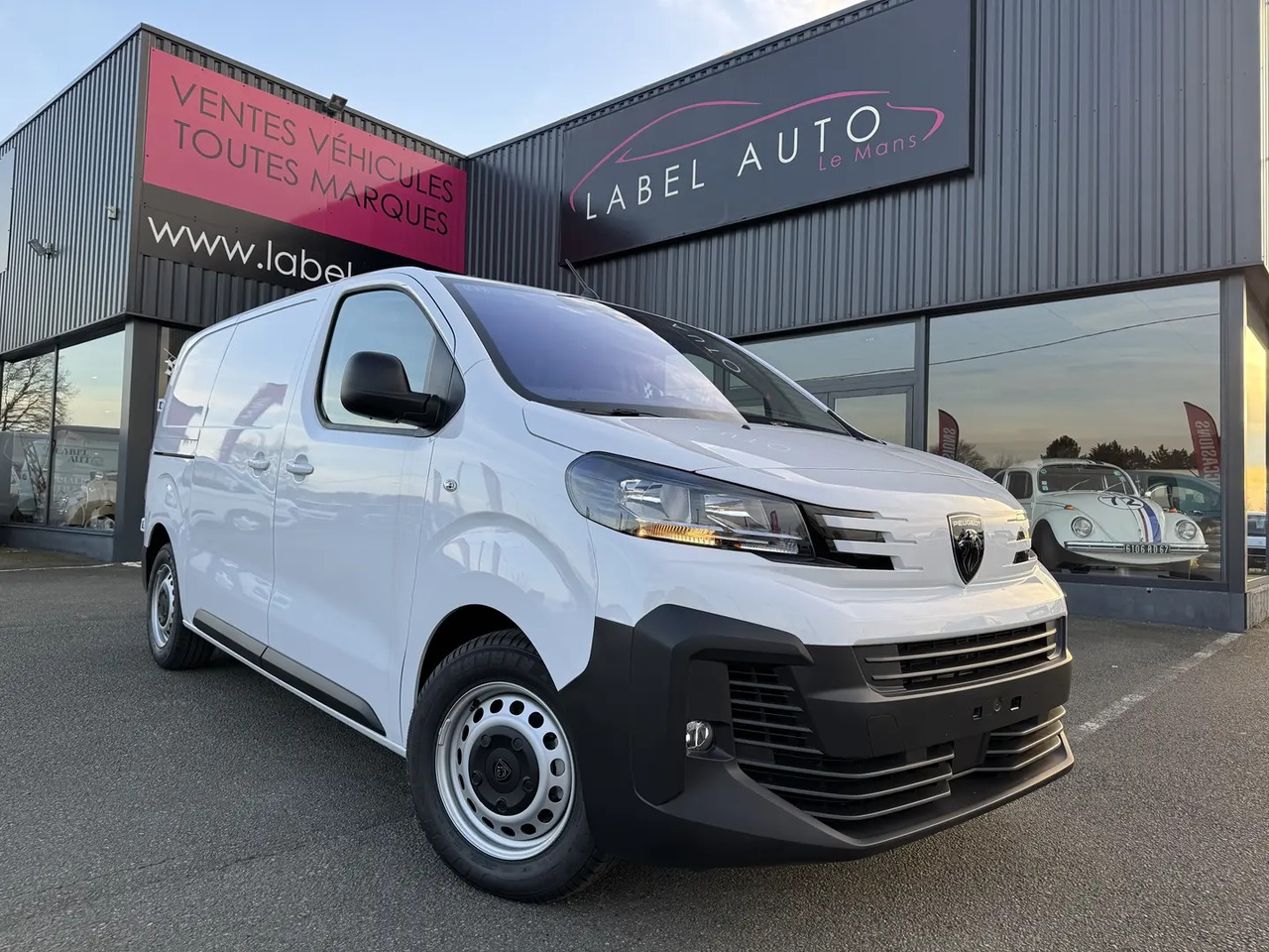 Peugeot Expert M 2.0 BLUEHDI 180CH S&S EAT8 - Small van: picture 1 Peugeot Expert M 2.0 BLUEHDI 180CH S&S EAT8 - Small van: picture 1