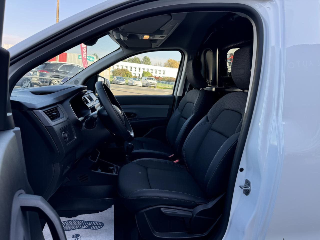 RENAULT EXPRESS 1.5 DCI 95CH CONFORT - Panel van: picture 4 RENAULT EXPRESS 1.5 DCI 95CH CONFORT - Panel van: picture 4