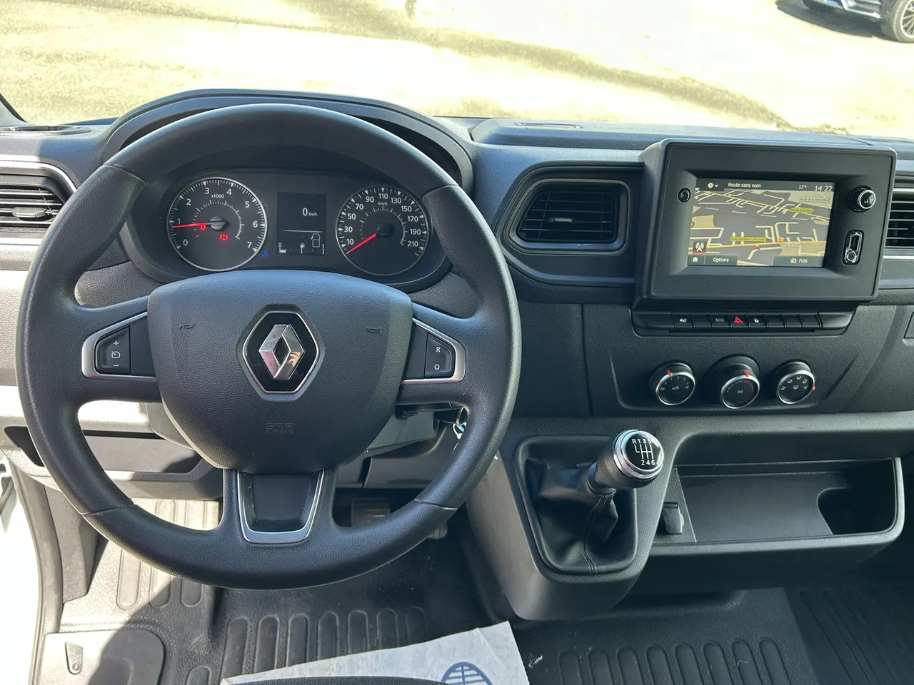 Renault Master F3500 L3H2 2.3 BLUE DCI 135CH CABINE APPROFONDIE GRAND CONFORT - Combi van: picture 5 Renault Master F3500 L3H2 2.3 BLUE DCI 135CH CABINE APPROFONDIE GRAND CONFORT - Combi van: picture 5