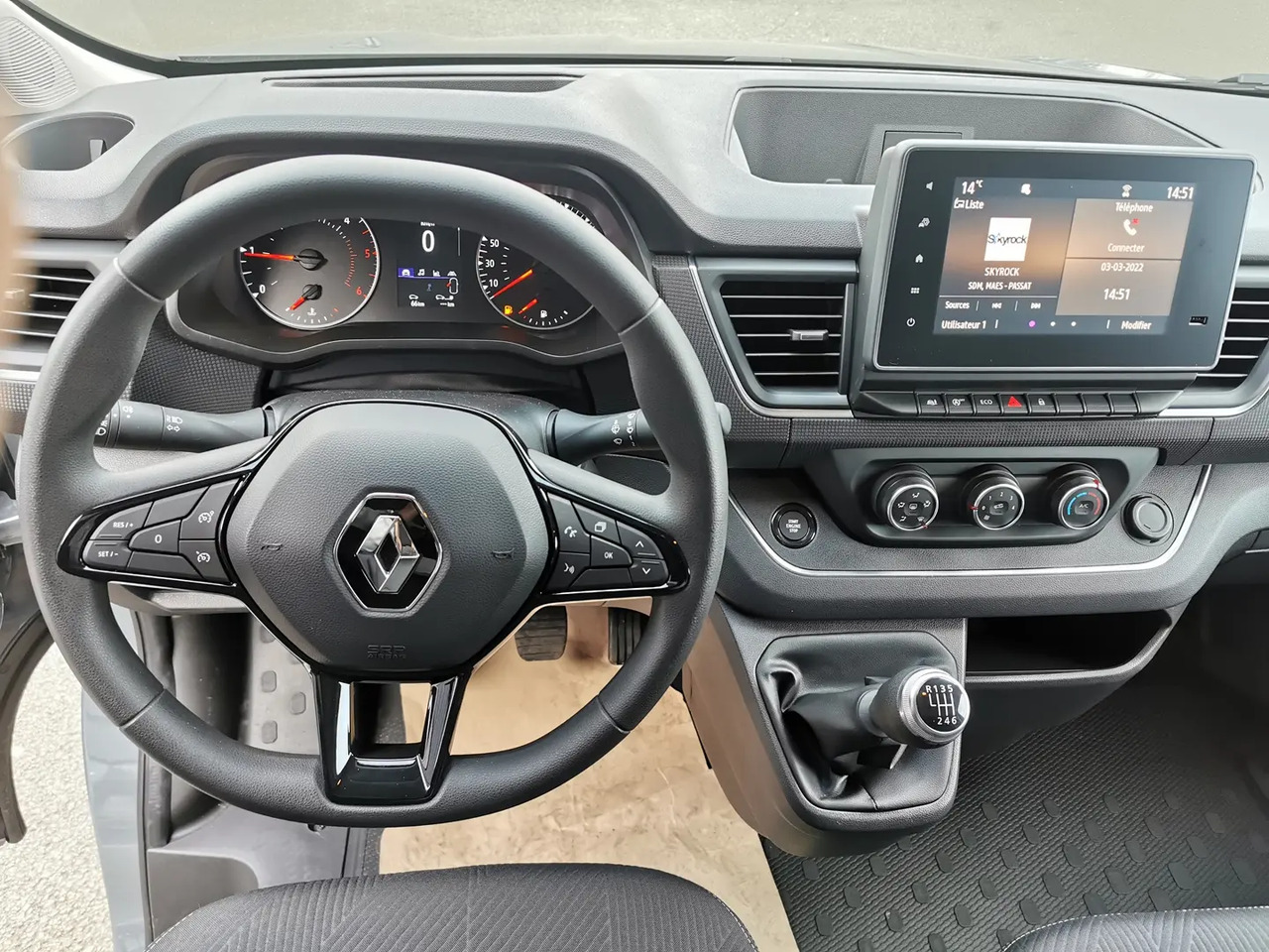 Renault Trafic L1H1 2T8 2.0 BLUE DCI 130CH GRAND CONFORT - Panel van: picture 4 Renault Trafic L1H1 2T8 2.0 BLUE DCI 130CH GRAND CONFORT - Panel van: picture 4