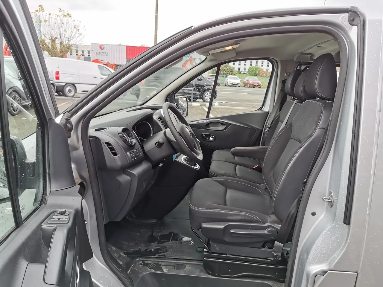 Renault Trafic L2H1 1200 2.0 DCI 145CH ENERGY CABINE APPROFONDIE CONFORT EDC E6 - Combi van: picture 4 Renault Trafic L2H1 1200 2.0 DCI 145CH ENERGY CABINE APPROFONDIE CONFORT EDC E6 - Combi van: picture 4
