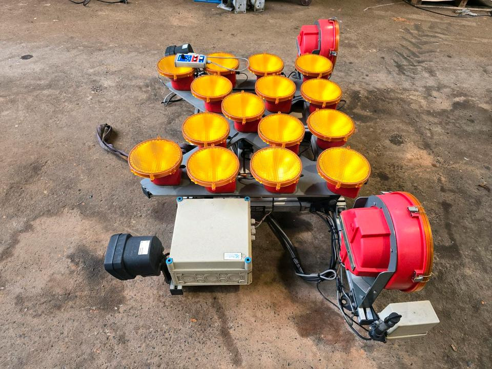 Horizont Blinkpfeinalage für Unimog mit Xenonscheinwerfer Dachträger Nissen Vz616 Funkwarnmeldeanlage passend für UGE UGN U290 U 300 400 500 405 218 219 318 319 423 427 430 527 530 Mercedes-Benz Dach - Lights/ Lighting for Construction machinery: picture 4 Horizont Blinkpfeinalage für Unimog mit Xenonscheinwerfer Dachträger Nissen Vz616 Funkwarnmeldeanlage passend für UGE UGN U290 U 300 400 500 405 218 219 318 319 423 427 430 527 530 Mercedes-Benz Dach - Lights/ Lighting for Construction machinery: picture 4