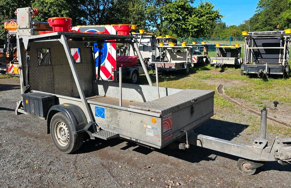 Horizont LED Absperrtafel VZ616 FAT Verkehrsleittafel Verkehrssicherungsanhänger Sperrwand Nissen Trebbiner - Trailer: picture 4 Horizont LED Absperrtafel VZ616 FAT Verkehrsleittafel Verkehrssicherungsanhänger Sperrwand Nissen Trebbiner - Trailer: picture 4