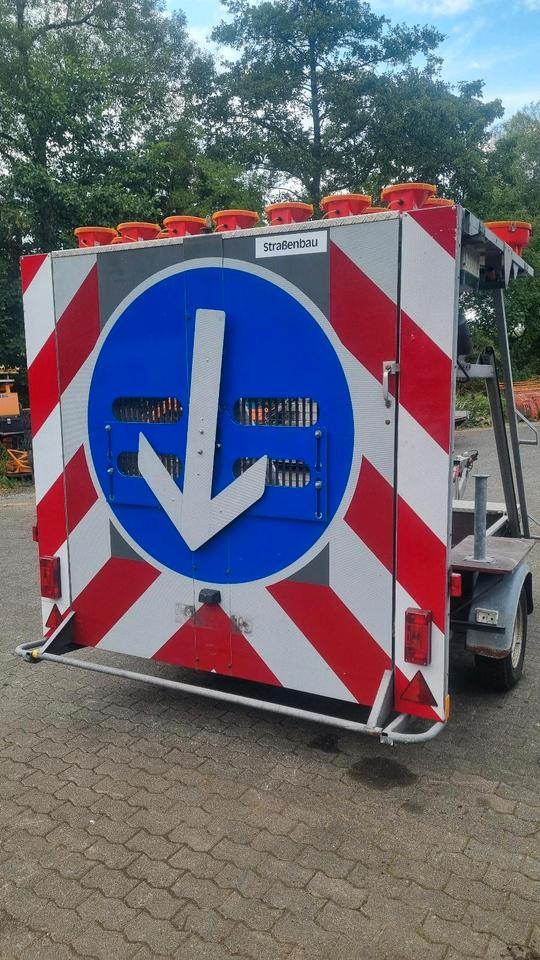 Mersch Absperrtafel Vz616 mit Horizont Leuchtkreuzanlage Sperrwand Sperranhänger Leittafel Leitanhänger Verkehrsleittafel Verkehrsleitanhänger Verkehrssicherungsanhänger Nissen Trebbiner - Trailer: picture 5 Mersch Absperrtafel Vz616 mit Horizont Leuchtkreuzanlage Sperrwand Sperranhänger Leittafel Leitanhänger Verkehrsleittafel Verkehrsleitanhänger Verkehrssicherungsanhänger Nissen Trebbiner - Trailer: picture 5
