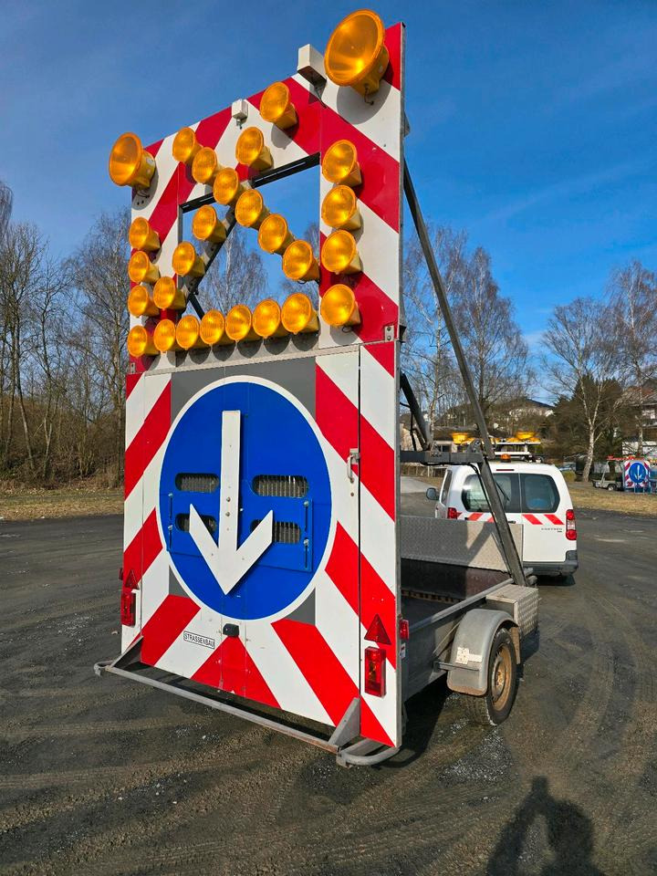 Nissen Absperrtafel VZ 616 FAT Verkehrsleittafel Horizont Verkehrssicherungsanhänger Verkehrsleitanhänger Verkehrsleittafel Verkehrssicherung - Trailer: picture 5 Nissen Absperrtafel VZ 616 FAT Verkehrsleittafel Horizont Verkehrssicherungsanhänger Verkehrsleitanhänger Verkehrsleittafel Verkehrssicherung - Trailer: picture 5