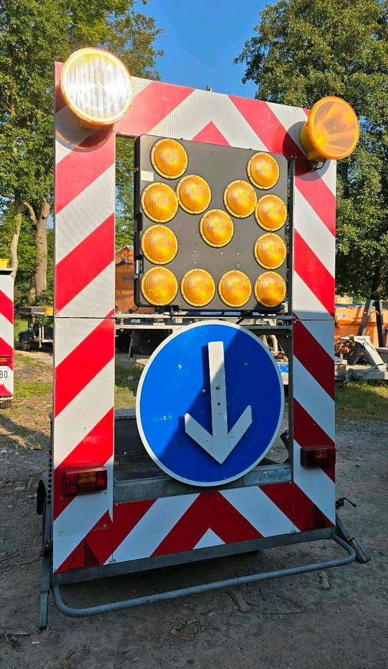 Nissen FAT Absperrtafel VZ616 Fahrbare Verkehrsleittafel Verkehrssicherungsanhänger Verkehrsleitanhänger Trebbiner Horizont Sperrwand - Trailer: picture 5 Nissen FAT Absperrtafel VZ616 Fahrbare Verkehrsleittafel Verkehrssicherungsanhänger Verkehrsleitanhänger Trebbiner Horizont Sperrwand - Trailer: picture 5