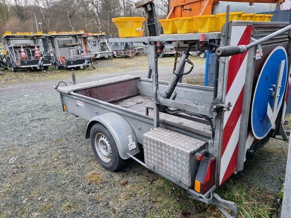 Trebbiner Absperrtafel VZ 616 kleine Ausführung Vorwarntafel niss - Trailer: picture 3 Trebbiner Absperrtafel VZ 616 kleine Ausführung Vorwarntafel niss - Trailer: picture 3