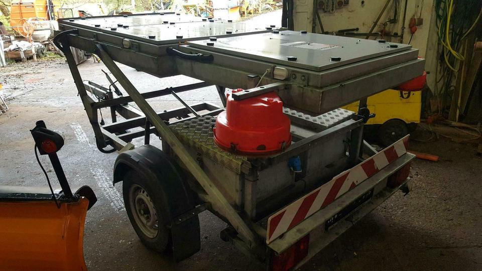 Trebbiner VWT-E Verkehrsleittafel Verkehrsleitanhänger Schild - Trailer: picture 4 Trebbiner VWT-E Verkehrsleittafel Verkehrsleitanhänger Schild - Trailer: picture 4