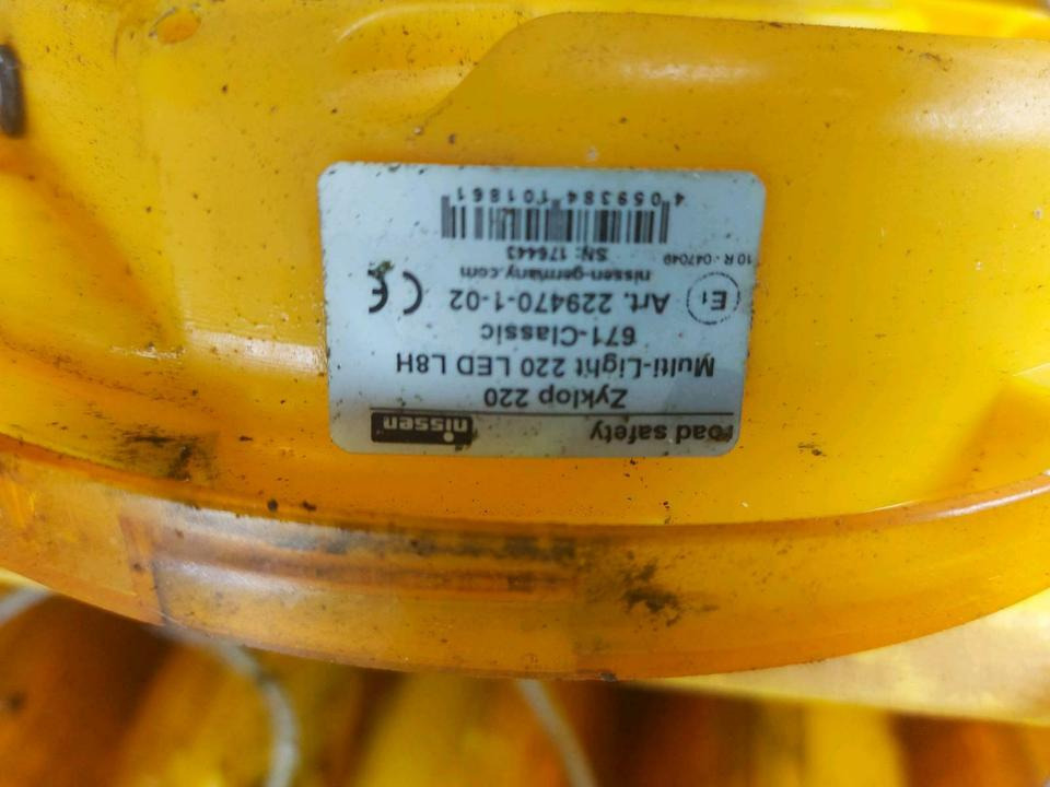 Nissen LED Vorwarner Leuchte Zyklop 220 Absperrtafel Vorwarntafel - Lights/ Lighting: picture 3 Nissen LED Vorwarner Leuchte Zyklop 220 Absperrtafel Vorwarntafel - Lights/ Lighting: picture 3