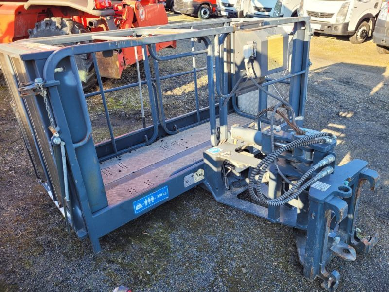 Merlo Basket Kosz rozkładany do ładowarki obrotowej lub sztywnej Panoramic Merlo PTE 300 kg - Attachment for Telescopic wheel loader: picture 3 Merlo Basket Kosz rozkładany do ładowarki obrotowej lub sztywnej Panoramic Merlo PTE 300 kg - Attachment for Telescopic wheel loader: picture 3