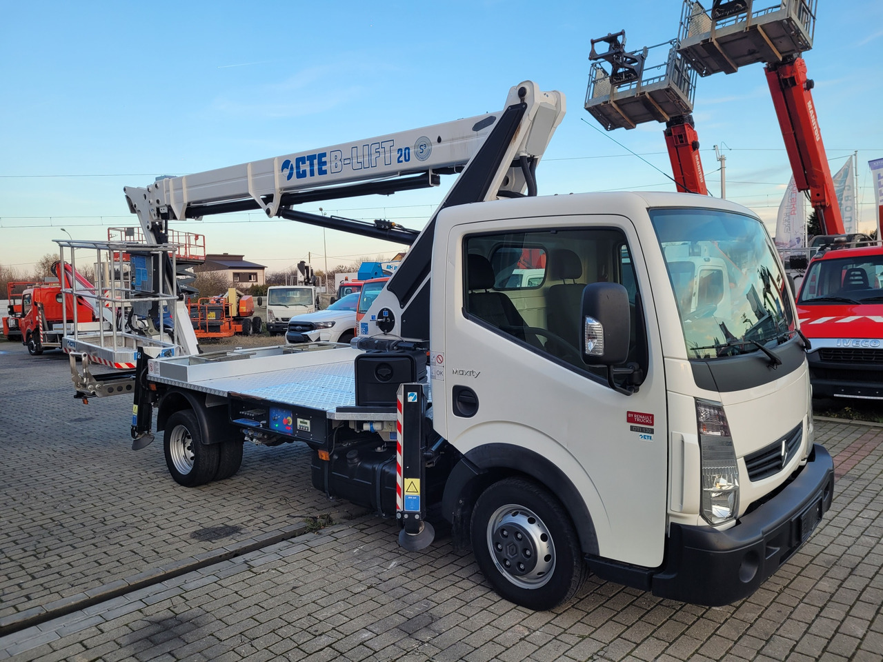Renault Renault Maxity podnośnik koszowy zwyżka 20 m CTE B-lift 20 JHV - Truck with aerial platform: picture 3 Renault Renault Maxity podnośnik koszowy zwyżka 20 m CTE B-lift 20 JHV - Truck with aerial platform: picture 3