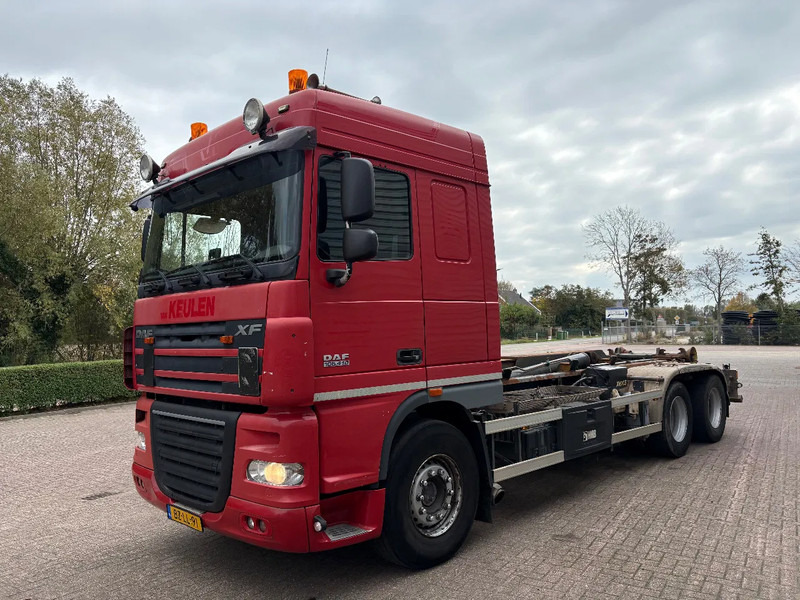 DAF XF 105 . 410 / 6X2 / MULTILIFT XR 26S61 / APK - TUV OKTOBER 2025 / EURO 5 / AUTOMAAT / - Hook lift truck: picture 2 DAF XF 105 . 410 / 6X2 / MULTILIFT XR 26S61 / APK - TUV OKTOBER 2025 / EURO 5 / AUTOMAAT / - Hook lift truck: picture 2