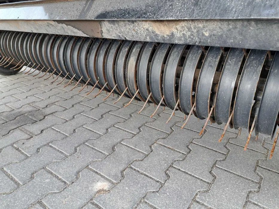 New Holland roll-belt 150 cropcutter - Round baler: picture 4 New Holland roll-belt 150 cropcutter - Round baler: picture 4