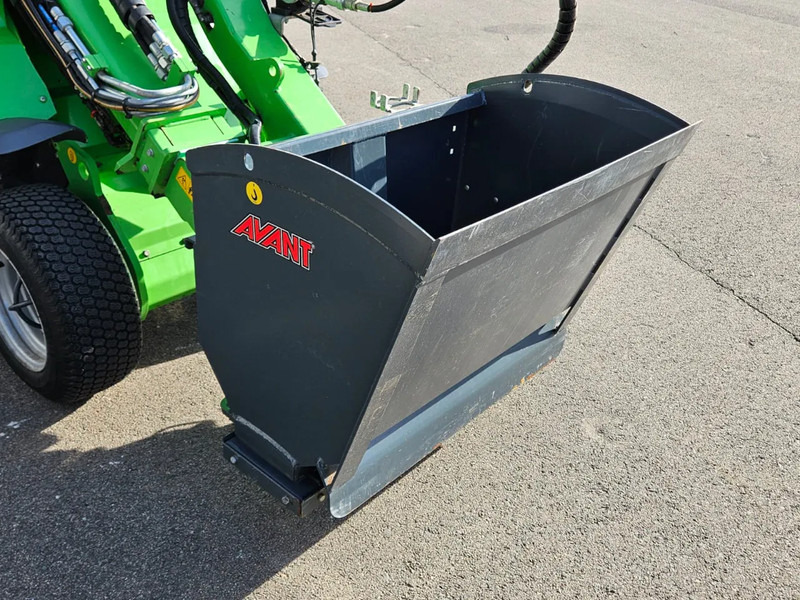 Avant 900 Zand- en zoutstrooier - Attachment for Agricultural machinery: picture 1 Avant 900 Zand- en zoutstrooier - Attachment for Agricultural machinery: picture 1