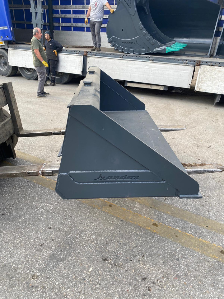 JCB 300 - Loader bucket for Construction machinery: picture 3 JCB 300 - Loader bucket for Construction machinery: picture 3