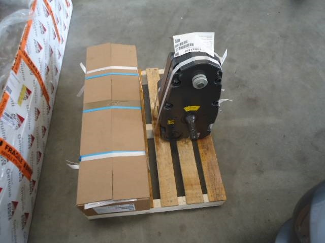 Valtra T4 Zuidberg frontpto frontaftakas - Spare parts for Agricultural machinery: picture 1 Valtra T4 Zuidberg frontpto frontaftakas - Spare parts for Agricultural machinery: picture 1