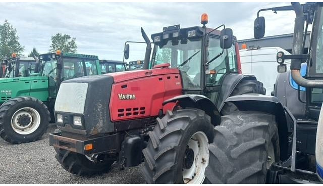 Valtra Valmet 8450, Voorasvering! - Farm tractor: picture 4 Valtra Valmet 8450, Voorasvering! - Farm tractor: picture 4