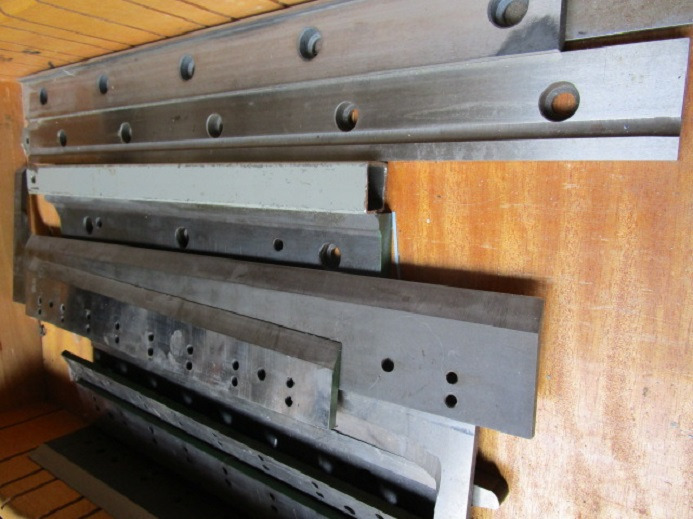 4 x ERSATZMESSERSATZ FÜR DREISCHNEIDER M.MARTINI E6 - Spare parts for Printing machinery: picture 2 4 x ERSATZMESSERSATZ FÜR DREISCHNEIDER M.MARTINI E6 - Spare parts for Printing machinery: picture 2