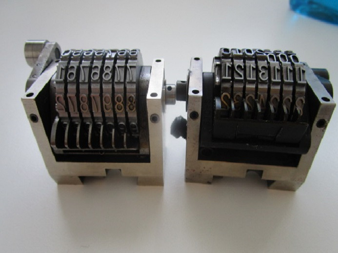 4 x NUMMERATOREN GERADE, VORWÄRTS, KLEIN - Spare parts for Printing machinery: picture 2 4 x NUMMERATOREN GERADE, VORWÄRTS, KLEIN - Spare parts for Printing machinery: picture 2