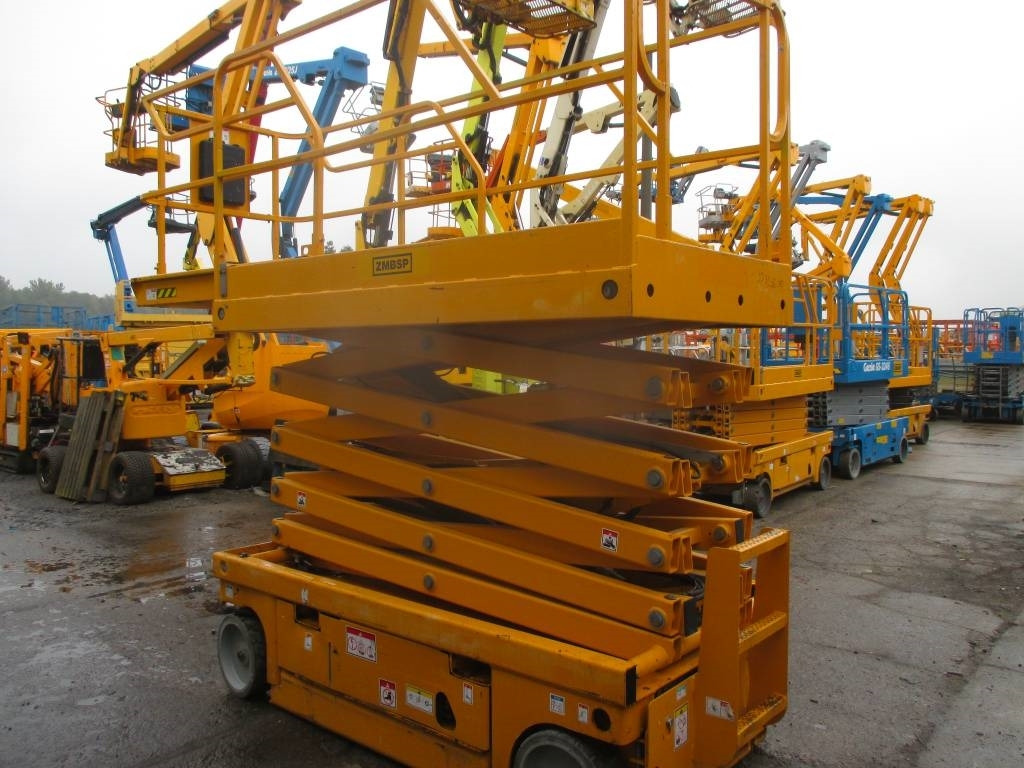 Haulotte Compact 12 - Scissor lift: picture 4 Haulotte Compact 12 - Scissor lift: picture 4