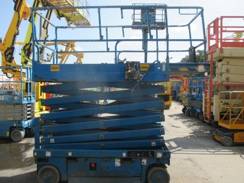 Haulotte Compact 14 - Scissor lift: picture 2 Haulotte Compact 14 - Scissor lift: picture 2