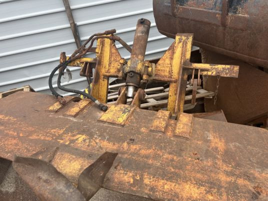 GODET CHARGEUR POUR CHARIOT TELESCOPIQUE - Excavator bucket: picture 2 GODET CHARGEUR POUR CHARIOT TELESCOPIQUE - Excavator bucket: picture 2