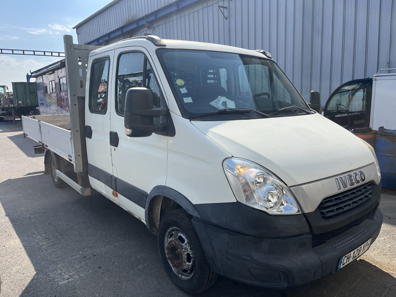 Iveco Daily 35c13 double cabine plateau - Open body delivery van: picture 2 Iveco Daily 35c13 double cabine plateau - Open body delivery van: picture 2