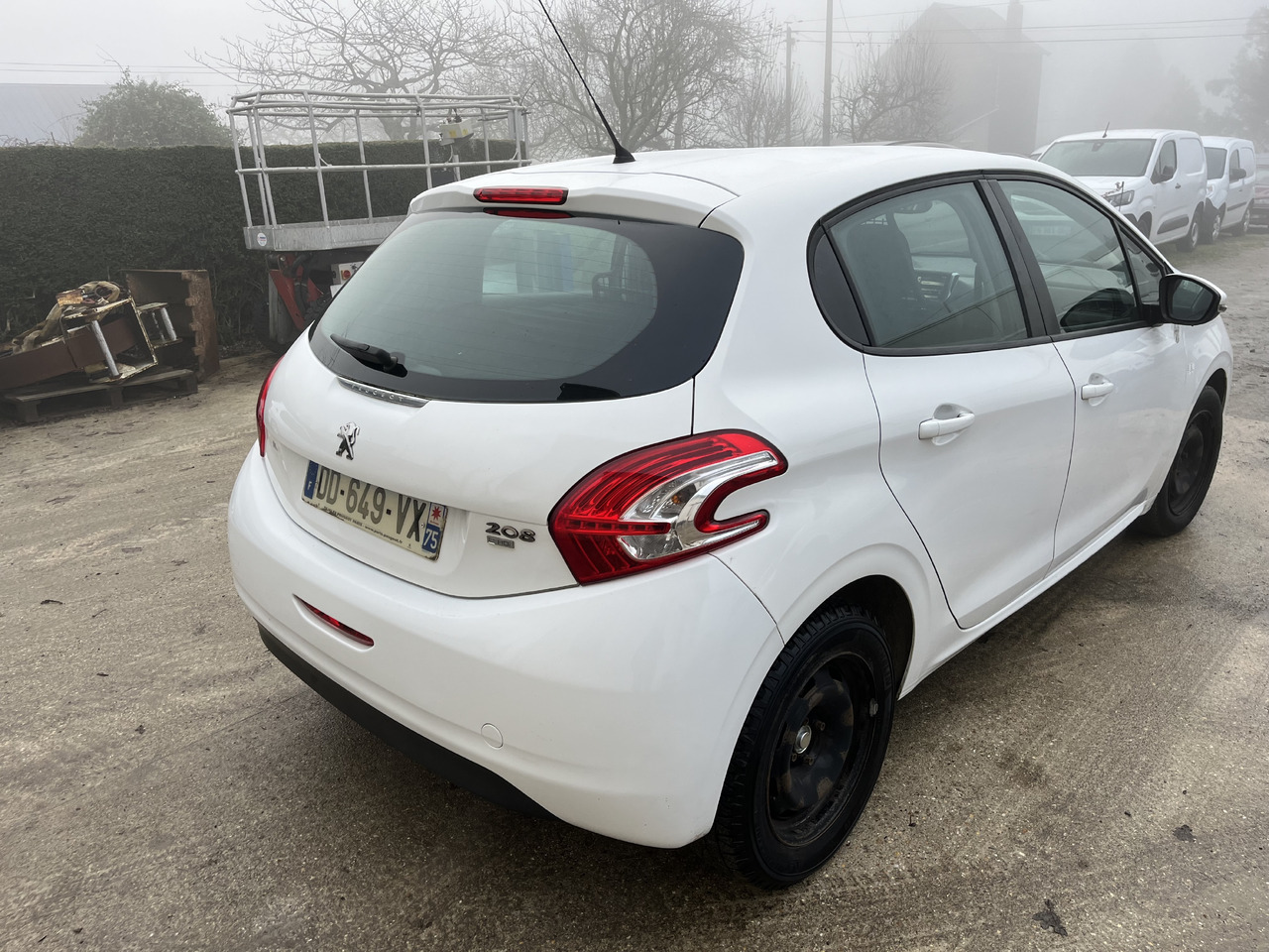 Peugeot 208 1L6 hdi 100cv 2 places motricité renforcée FAM - Small van: picture 2 Peugeot 208 1L6 hdi 100cv 2 places motricité renforcée FAM - Small van: picture 2