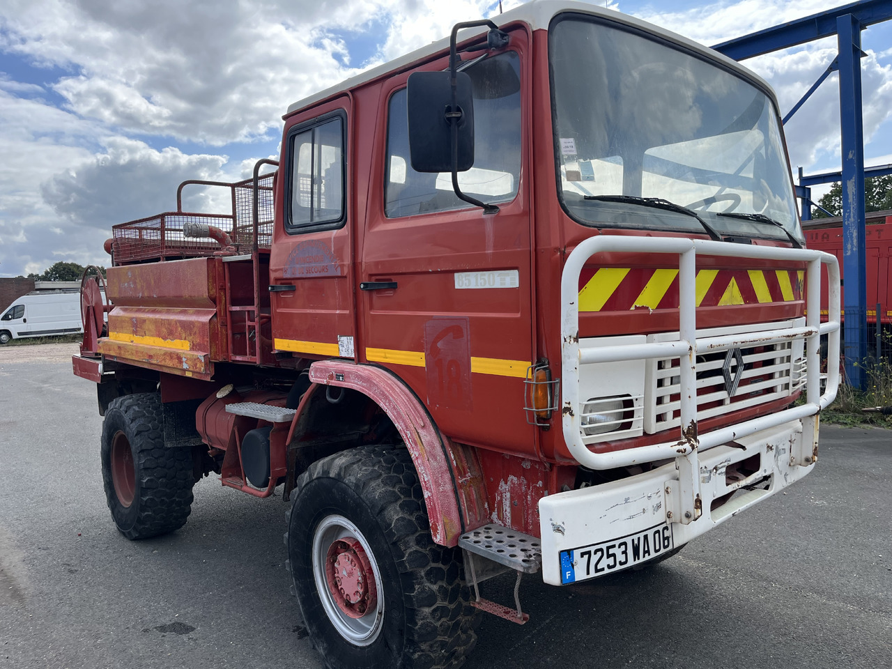 RENAULT 85-150 4x4 ccf citerne - Fire truck: picture 2 RENAULT 85-150 4x4 ccf citerne - Fire truck: picture 2