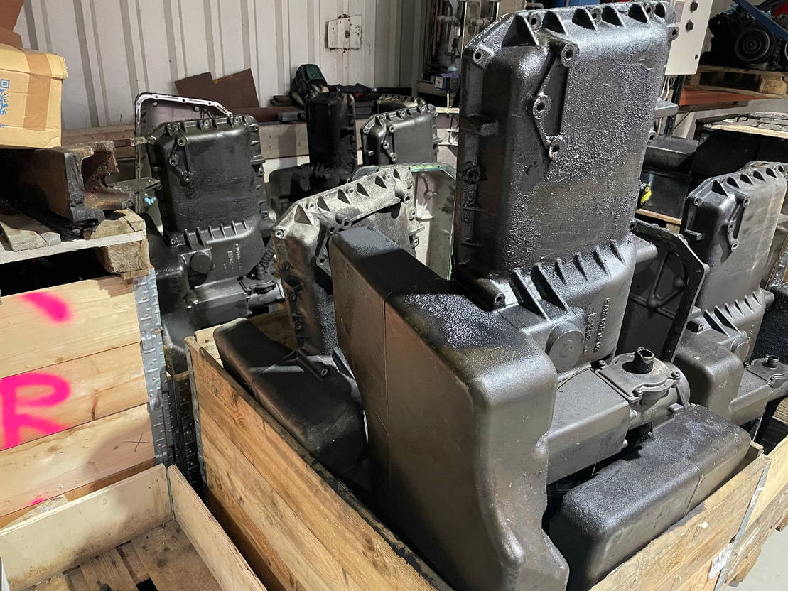 Mercedes-Benz Ölwanne Mercedes Motor OM 457 HLA A4570101113 OM457 Euro 5 EEV 15 - Oil pan for Bus: picture 4 Mercedes-Benz Ölwanne Mercedes Motor OM 457 HLA A4570101113 OM457 Euro 5 EEV 15 - Oil pan for Bus: picture 4