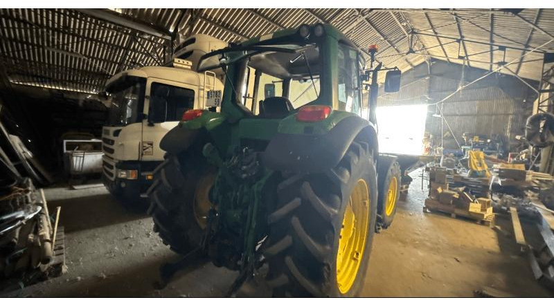 JOHN DEERE 6520 - Farm tractor: picture 2 JOHN DEERE 6520 - Farm tractor: picture 2