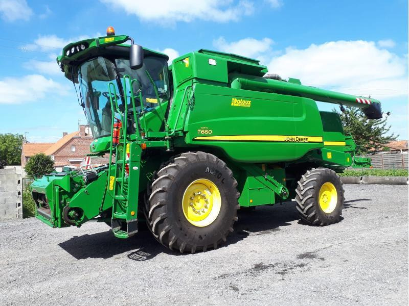 JOHN DEERE T660 - Combine harvester: picture 1 JOHN DEERE T660 - Combine harvester: picture 1