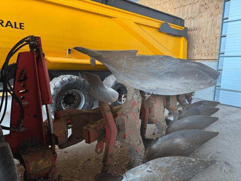 KUHN MULTIMASTER 122 - Plow: picture 1 KUHN MULTIMASTER 122 - Plow: picture 1