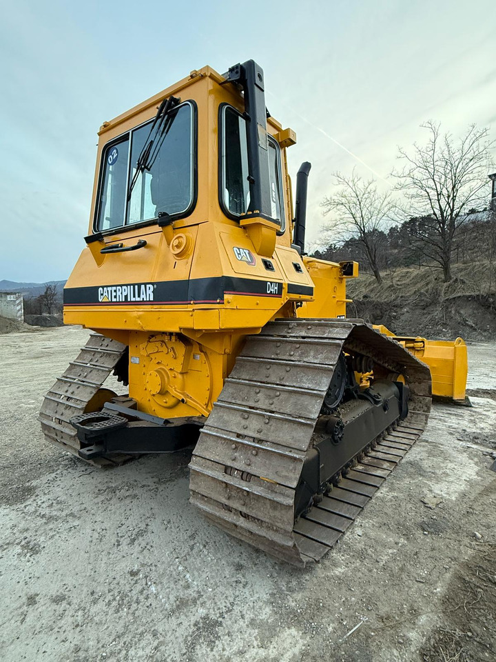 CATERPILLAR D4H BULLDOZER - Bulldozer: picture 3 CATERPILLAR D4H BULLDOZER - Bulldozer: picture 3