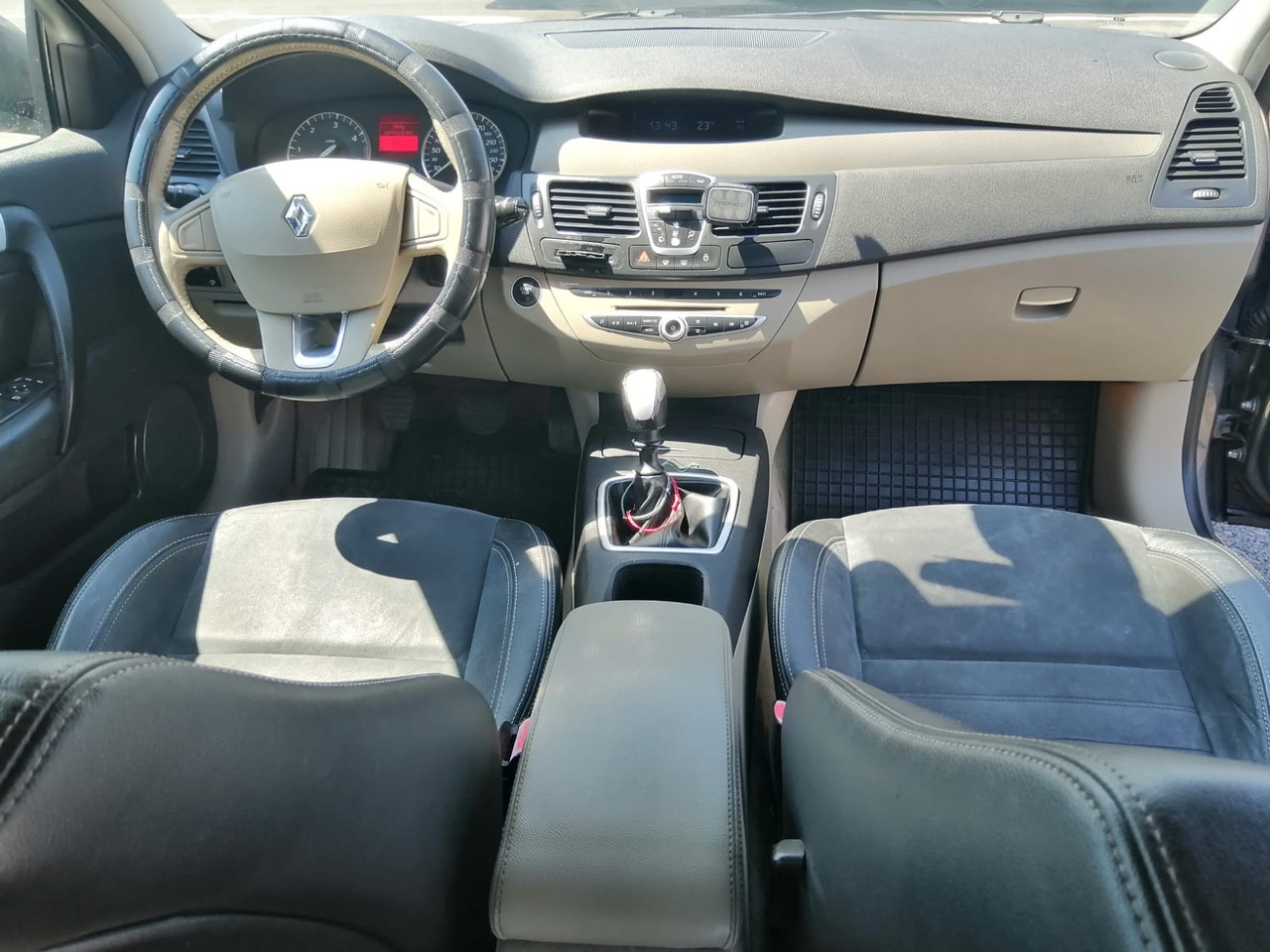 RENAULT LAGUNA 3 HATCHBACK - Sedan: picture 5 RENAULT LAGUNA 3 HATCHBACK - Sedan: picture 5