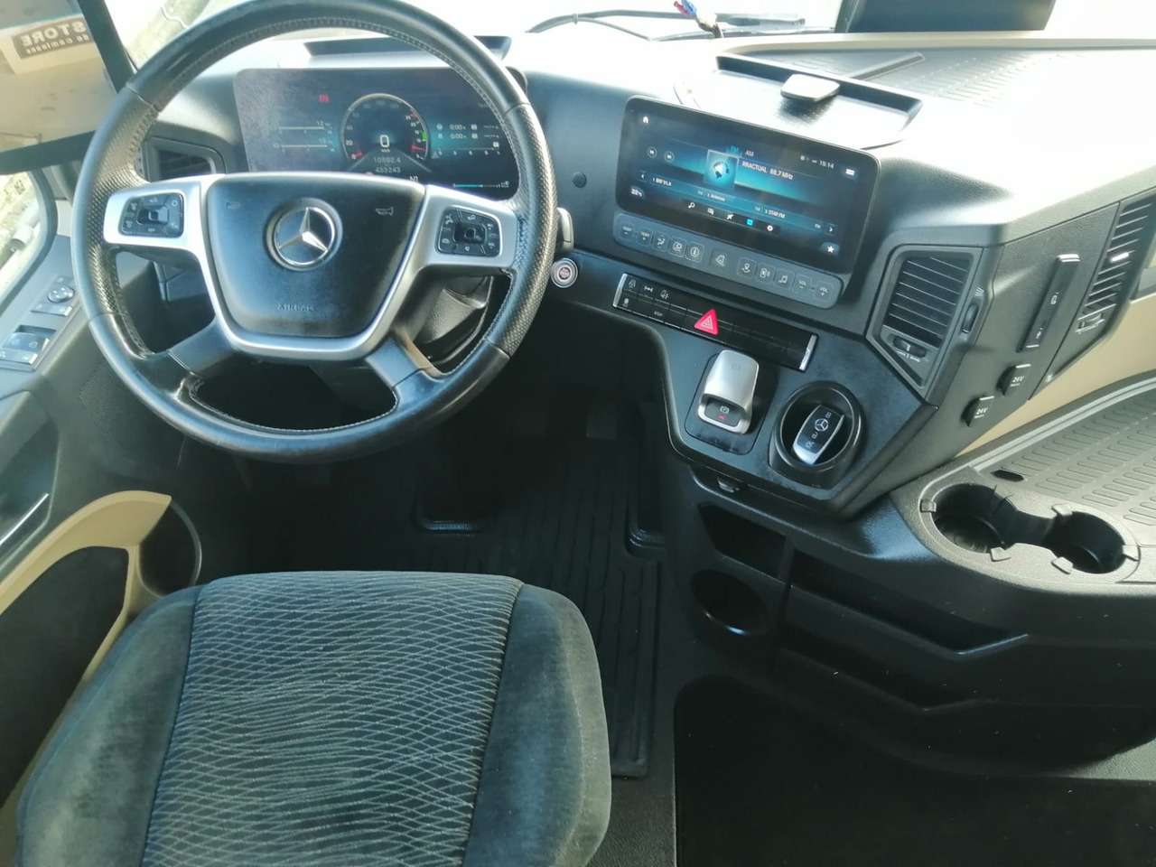 Mercedes-Benz Actros 1845 LS, BIG SPACE, TOP!!! - Tractor truck: picture 4 Mercedes-Benz Actros 1845 LS, BIG SPACE, TOP!!! - Tractor truck: picture 4