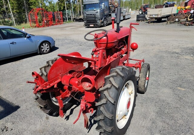 Massey Harris Traktori - bensiini - Farm tractor: picture 5 Massey Harris Traktori - bensiini - Farm tractor: picture 5